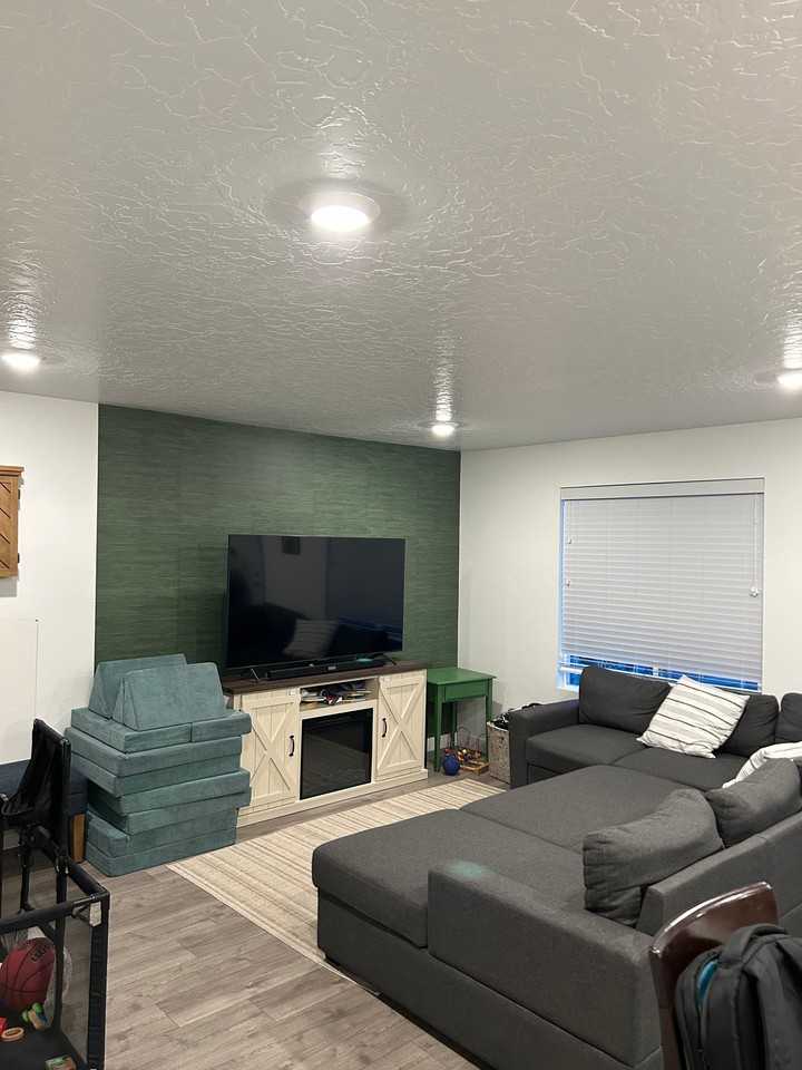 8608 W Bowie Dr - Photo 3 of 34