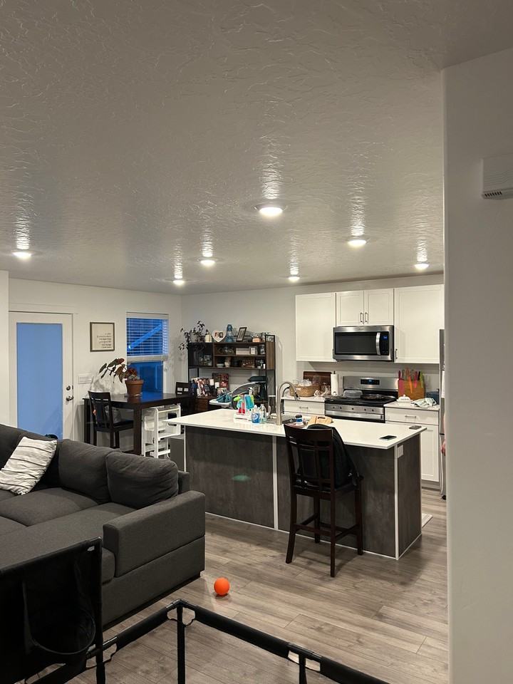 8608 W Bowie Dr - Photo 4 of 34