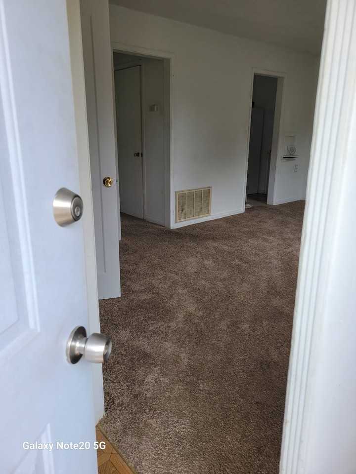 526 E Harmon Dr - Photo 3 of 14