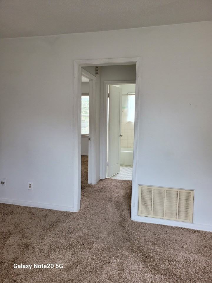 526 E Harmon Dr - Photo 6 of 14