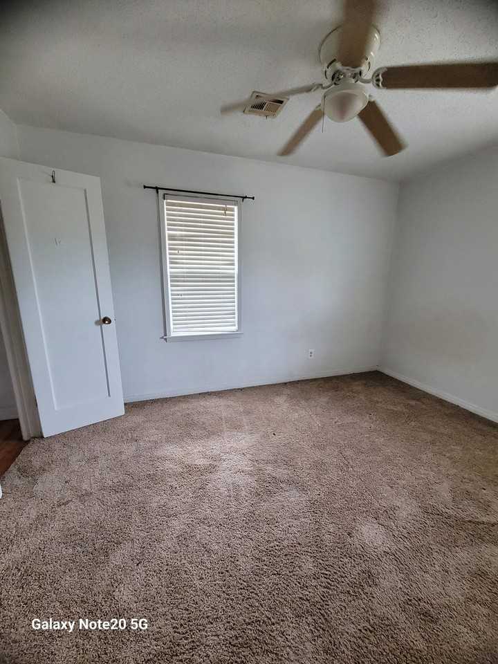 526 E Harmon Dr - Photo 7 of 14