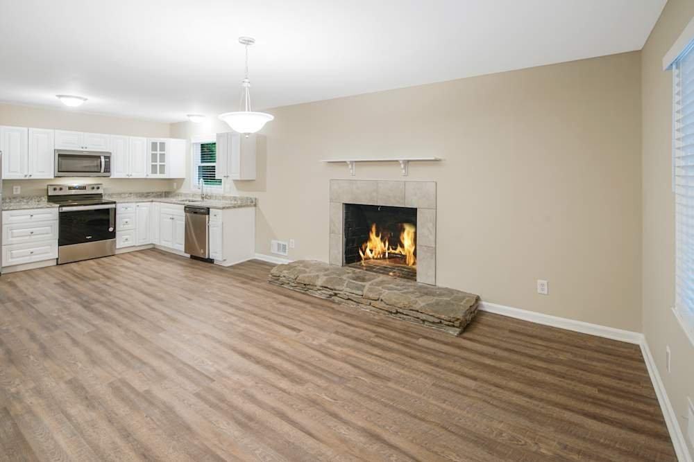 3915 Amsbury Rd - Photo 4 of 9