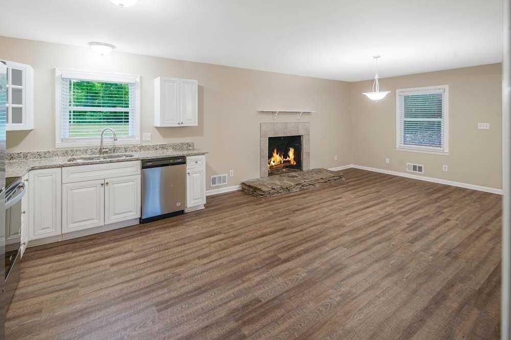 3915 Amsbury Rd - Photo 5 of 9