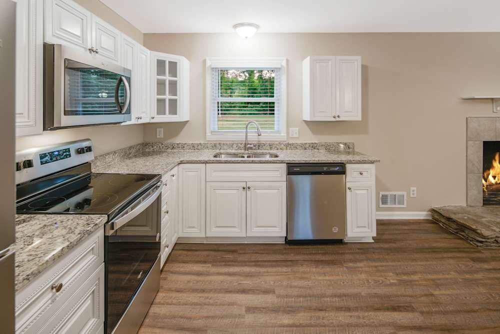 3915 Amsbury Rd - Photo 6 of 9