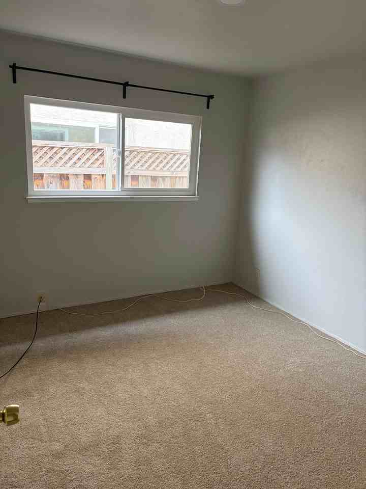 717 Potomac Ct - Photo 4 of 8