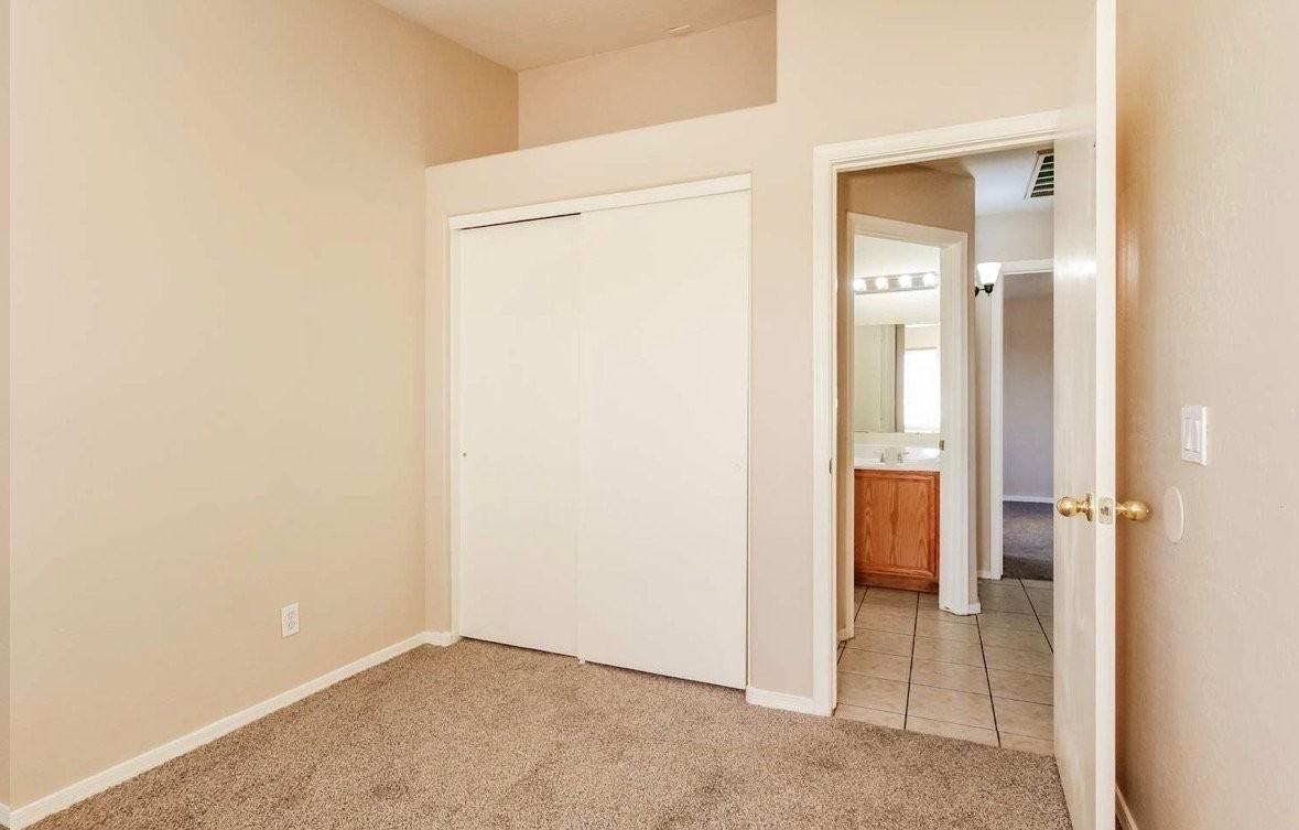 341 Buford Pl - Photo 4 of 8