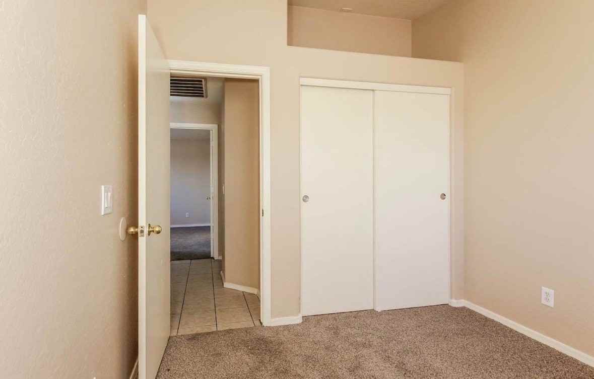 341 Buford Pl - Photo 5 of 8