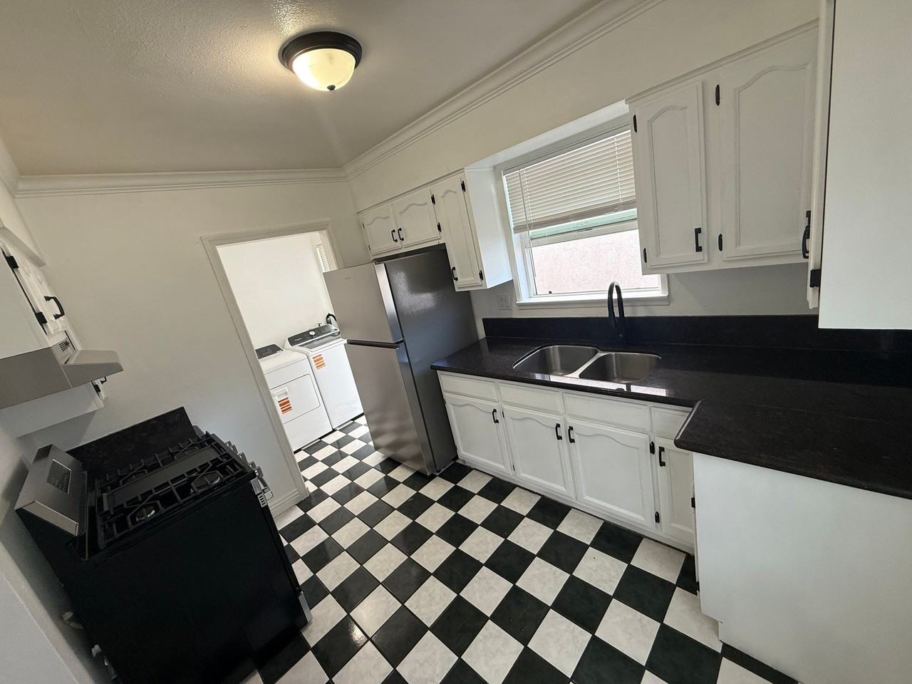 242 E Del Amo Blvd - Photo 3 of 13
