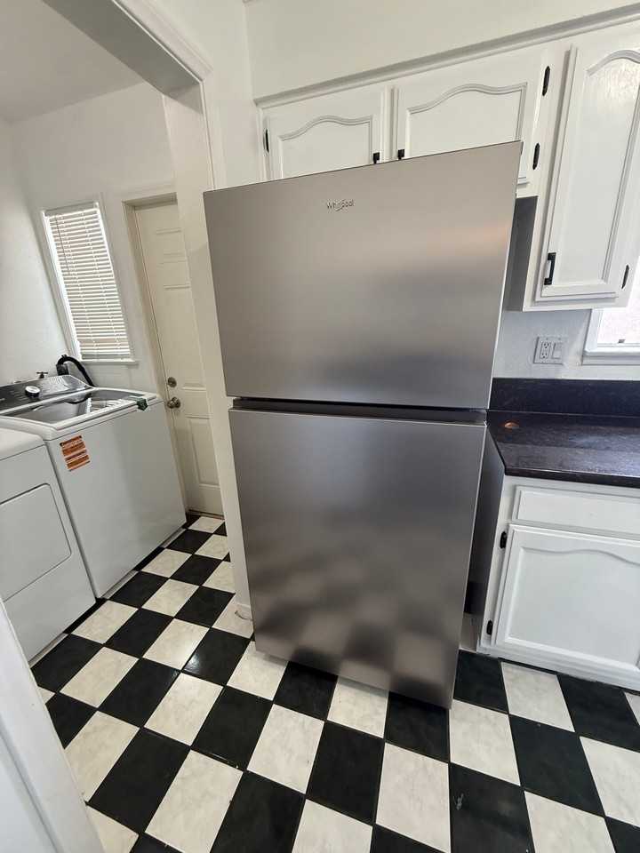 242 E Del Amo Blvd - Photo 6 of 13