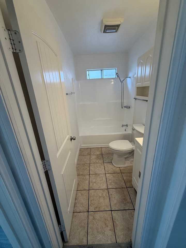 242 E Del Amo Blvd - Photo 7 of 13