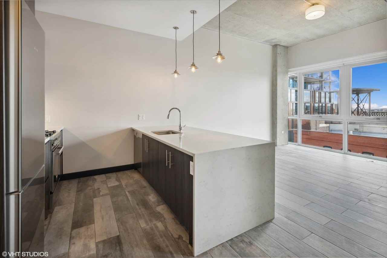 1080 W Randolph St - Photo 2 of 13