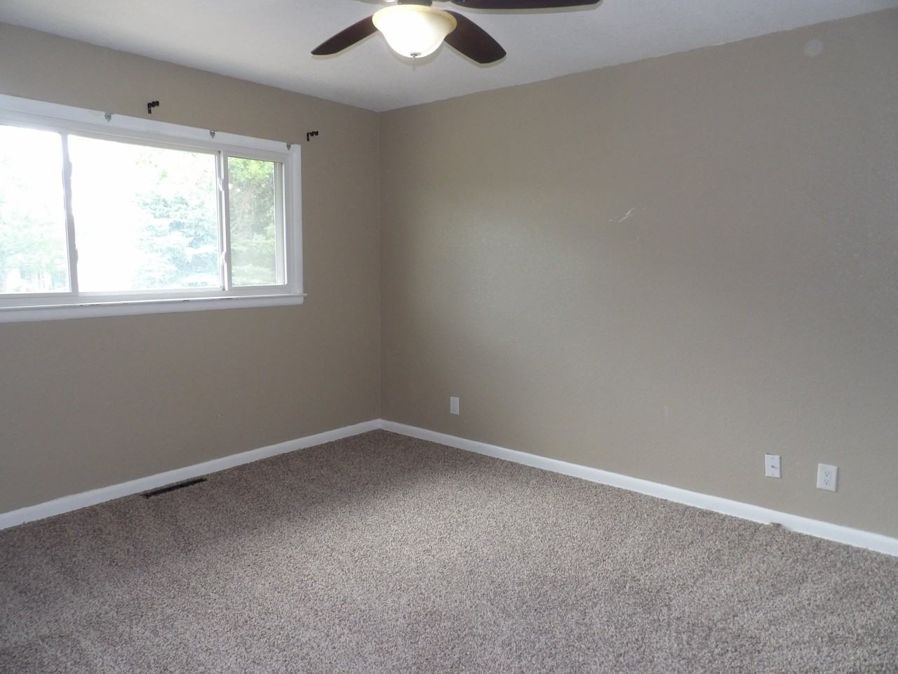 1333 Yuma St - Photo 4 of 20