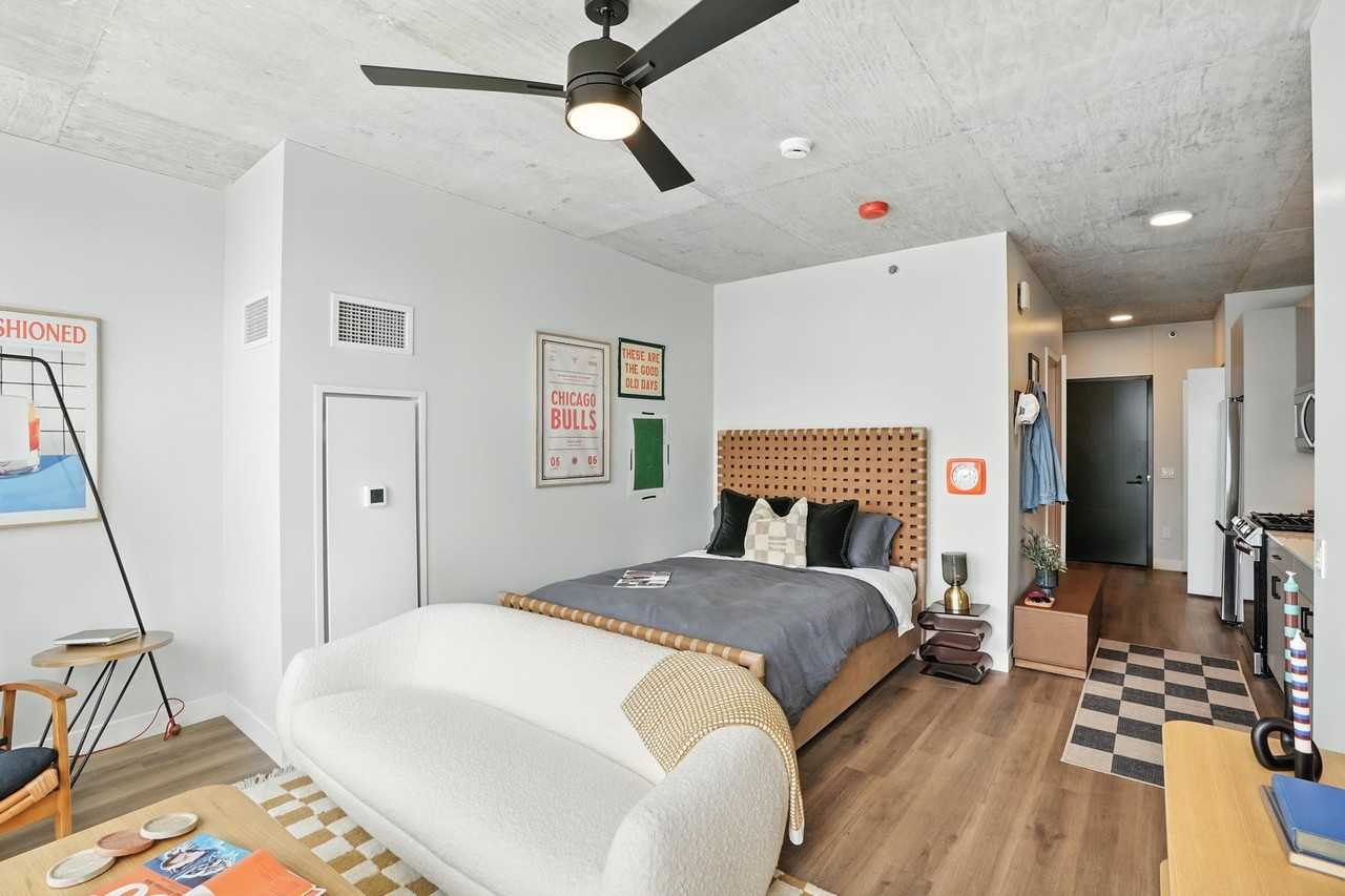 1119 W Carroll Ave - Photo 2 of 19