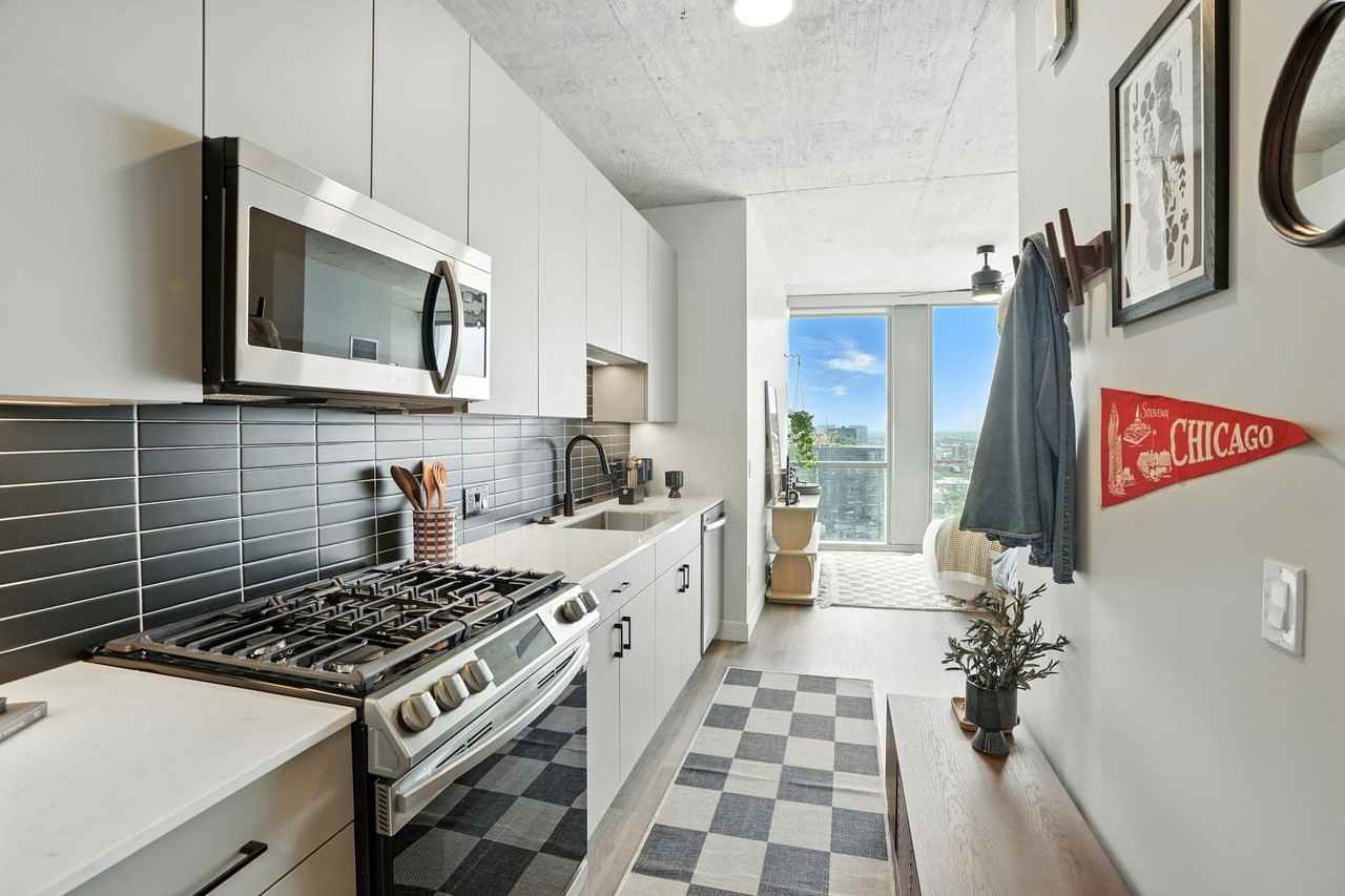 1119 W Carroll Ave - Photo 5 of 19