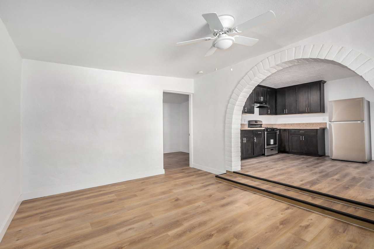 5446 S 17th Pl - Photo 4 of 11