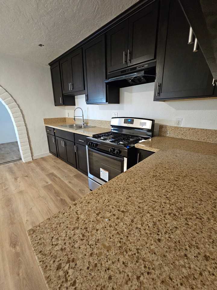 5446 S 17th Pl - Photo 6 of 11