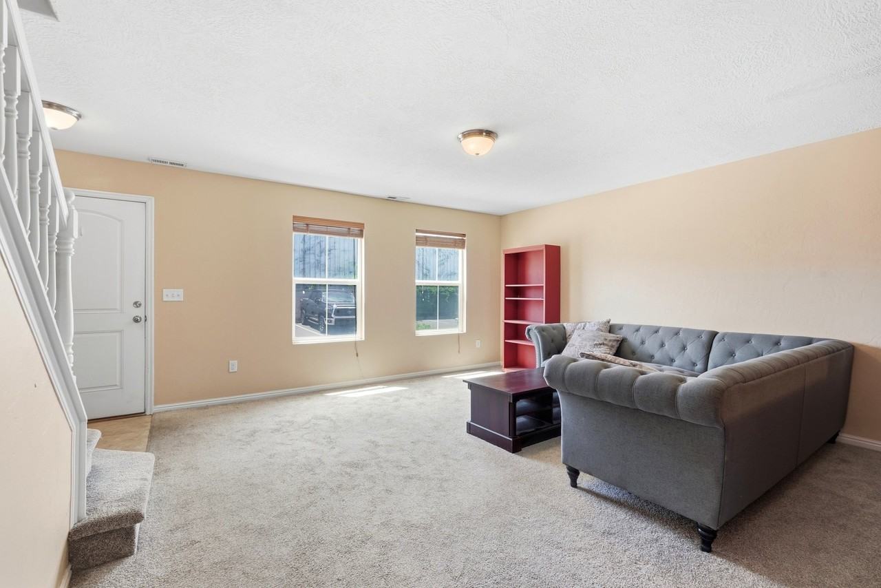 174 W Finlay Dr - Photo 4 of 15