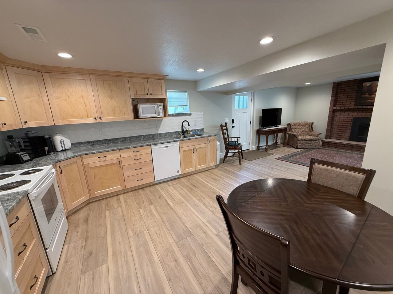 6512 S Rodeo Ln - Photo 3 of 7