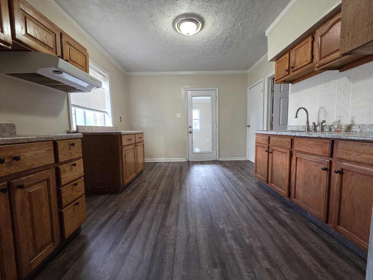 13835 Barclay St - Photo 5 of 17