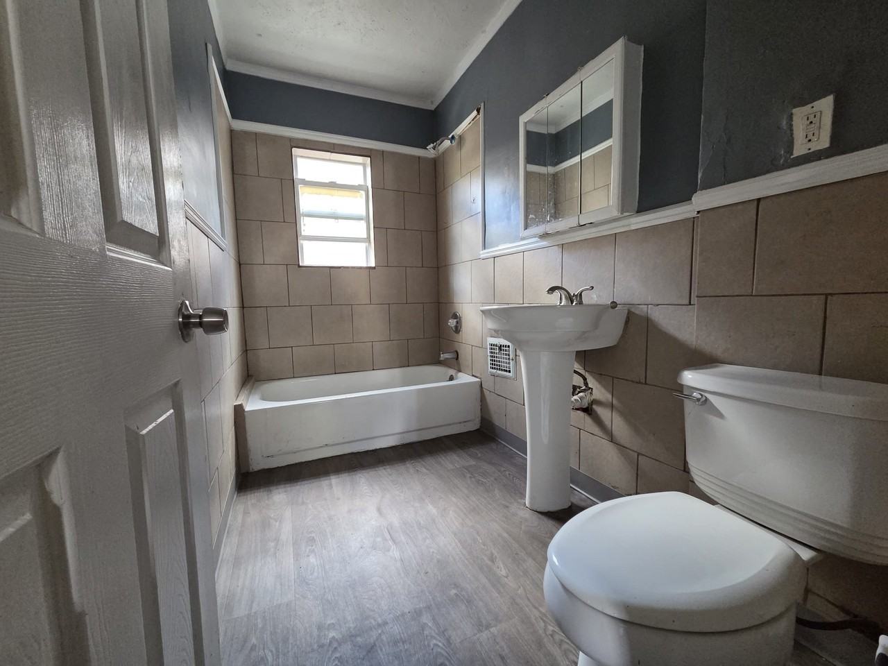 13835 Barclay St - Photo 6 of 17