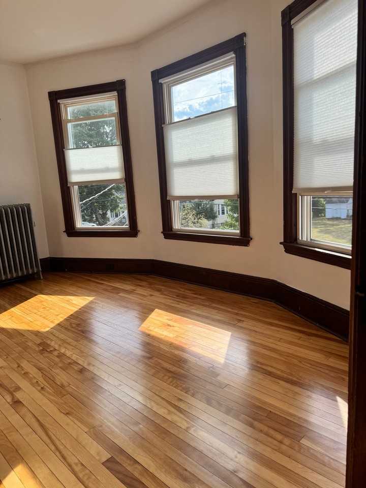 42 Powsland St - Photo 3 of 13