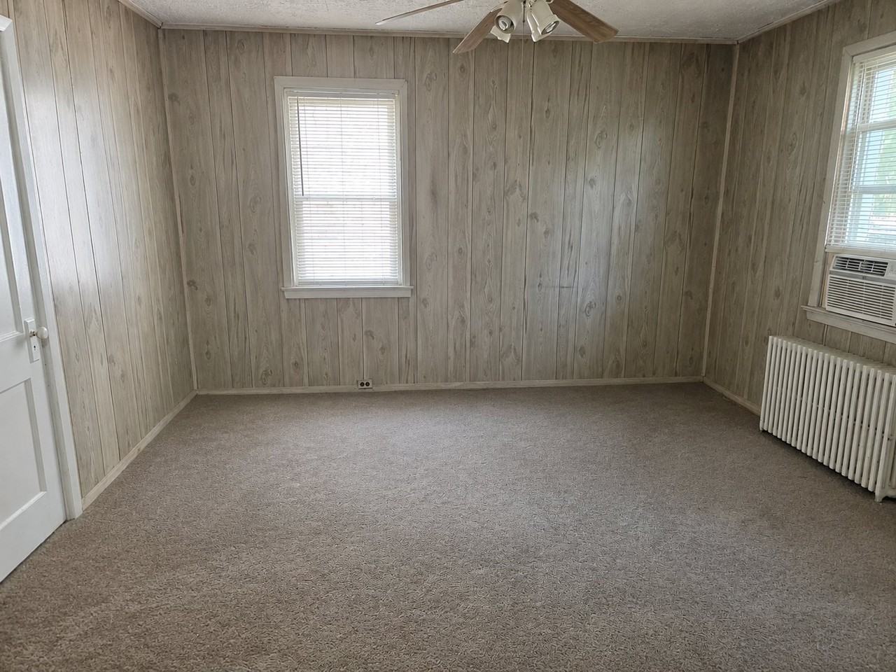 4212 Clay St Ne - Photo 7 of 20