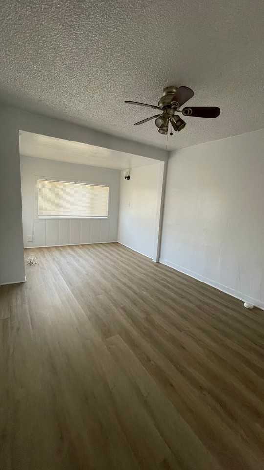 317 E Franklin Ave - Photo 3 of 13