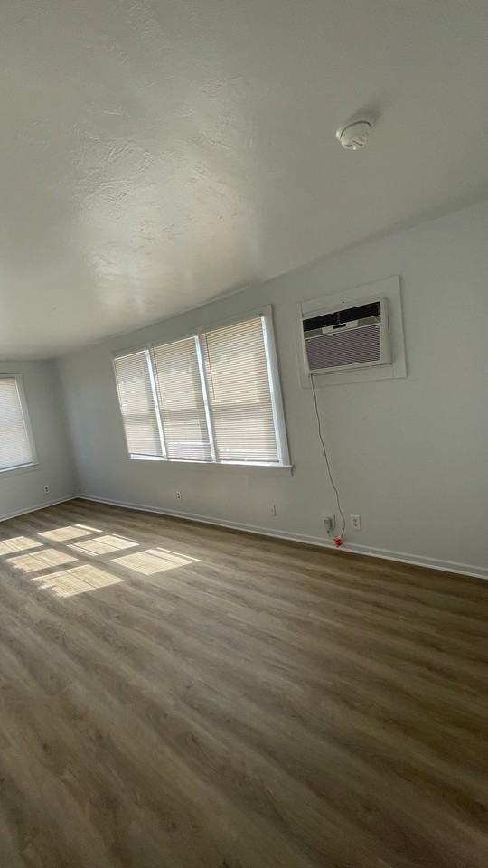 317 E Franklin Ave - Photo 5 of 13