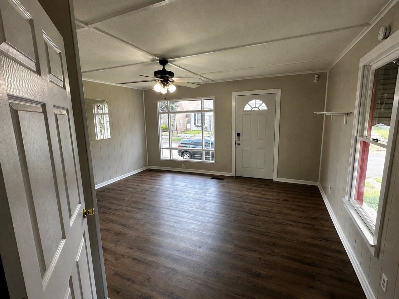 1120 Ekin Ave - Photo 4 of 18