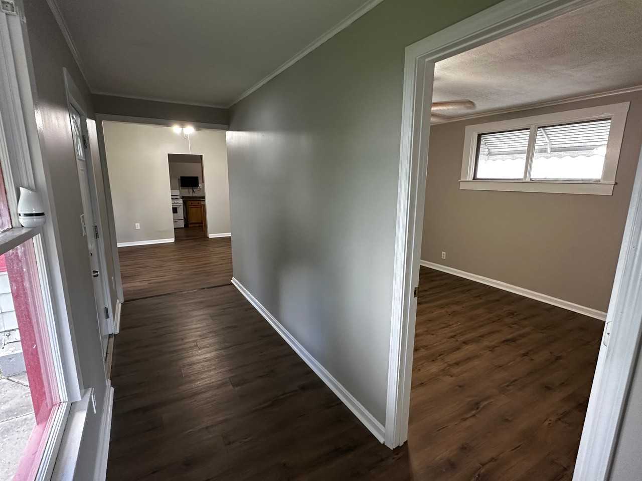 1120 Ekin Ave - Photo 5 of 18