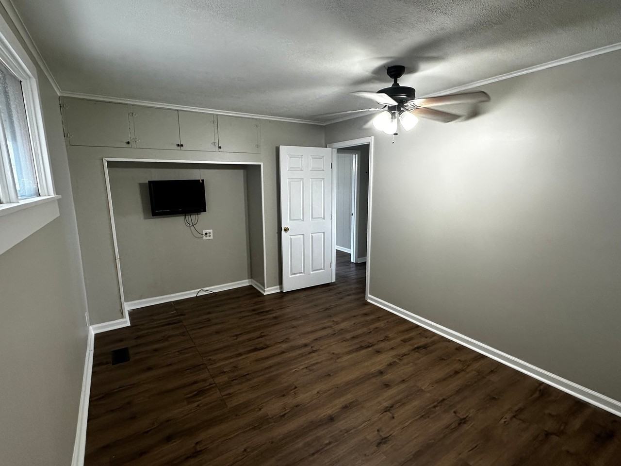 1120 Ekin Ave - Photo 7 of 18