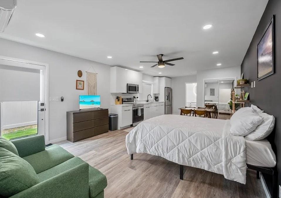 527 Iliaina St - Photo 2 of 7