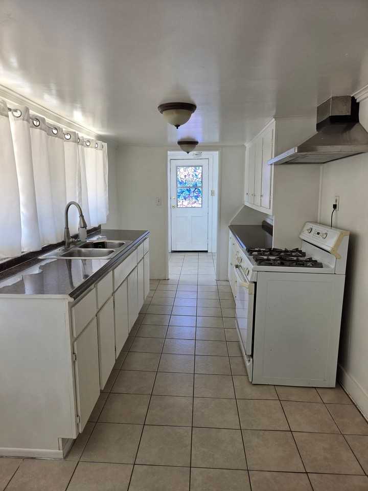 1308 W Fern Dr - Photo 4 of 12
