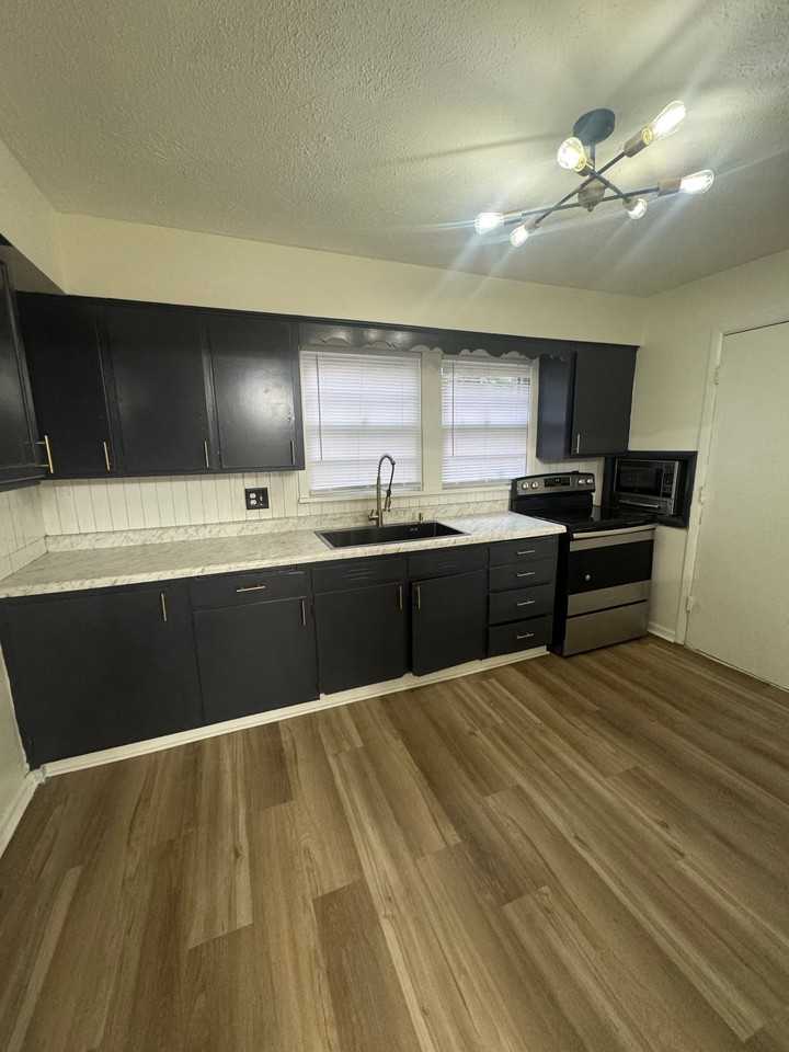 6012 N 39th St - Photo 3 of 16