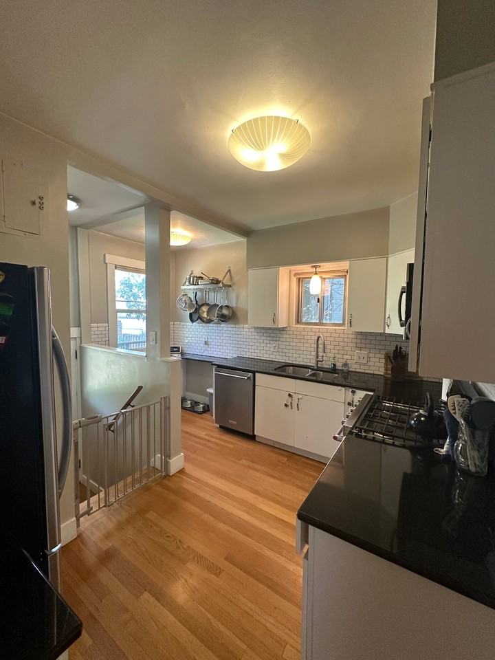 750 Monroe St - Photo 5 of 11