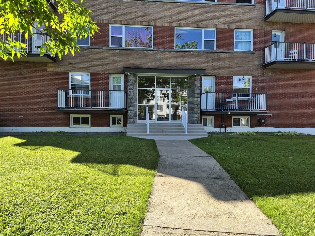 1475 Rue Poirier #8 — photo 1