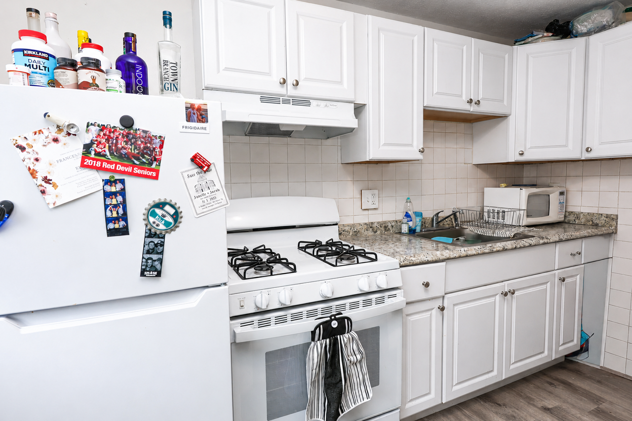 211 Quincy Ave - Photo 2 of 9