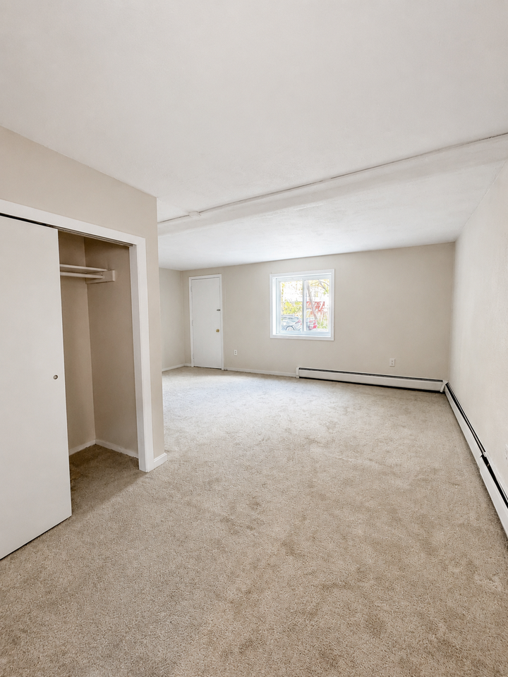 211 Quincy Ave - Photo 7 of 9