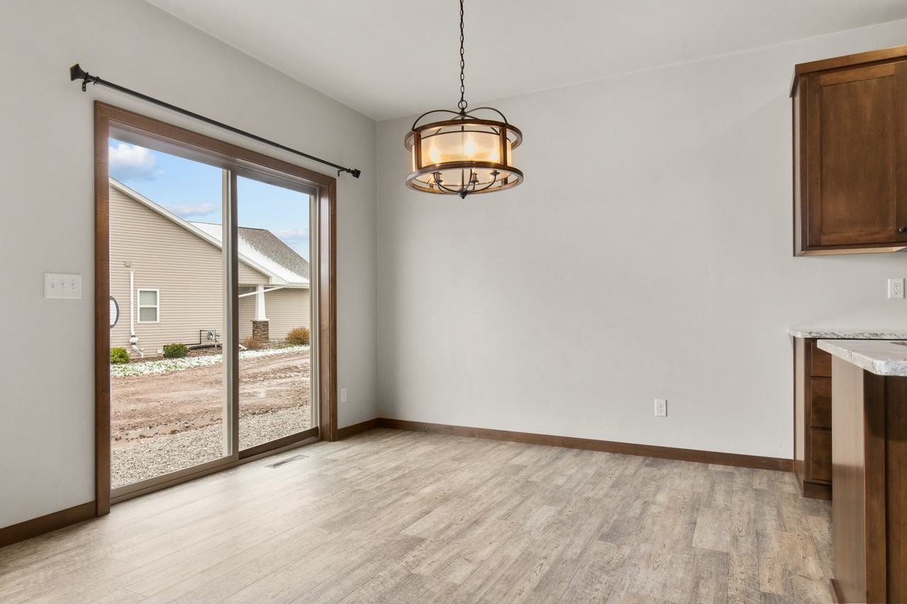 N1113 Craftsmen Ct #1113 - Photo 4 of 19