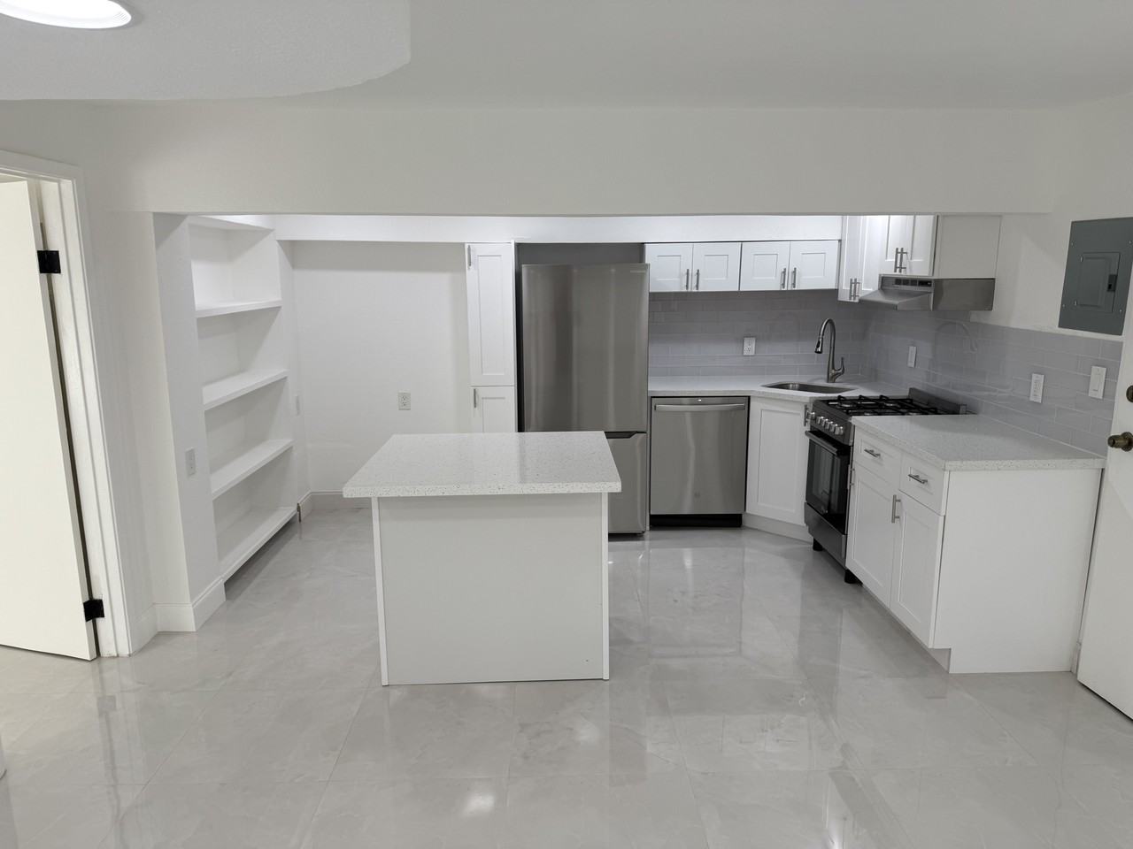 9064 Collins Ave #B17