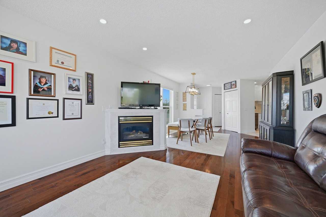 55 Ross Pl - Photo 7 of 17