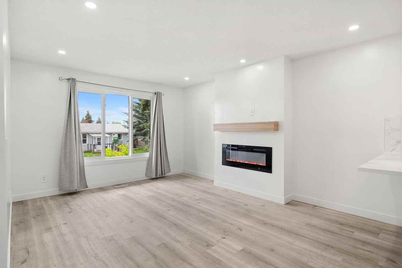 424 Penbrooke Cres Se - Photo 4 of 22