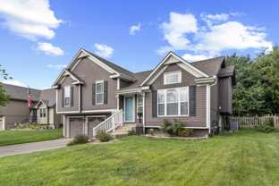 1220 Ne Applewood St #NA - Photo 1 of 1