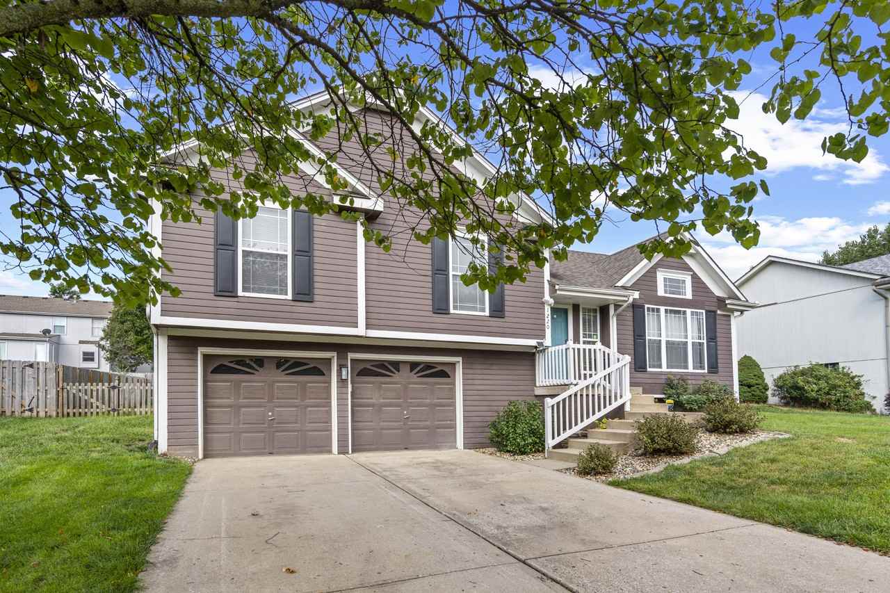 1220 Ne Applewood St #NA - Photo 2 of 38