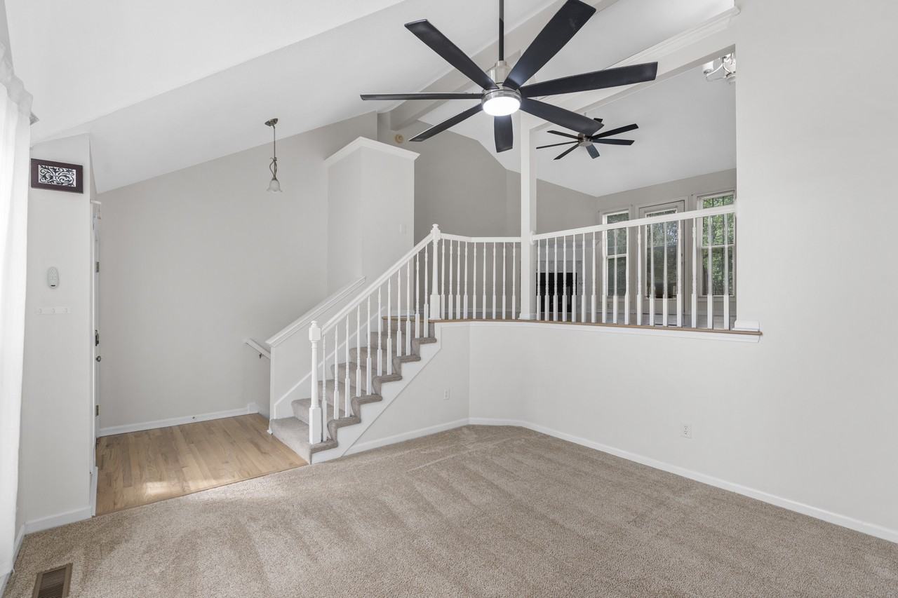 1220 Ne Applewood St #NA - Photo 3 of 38