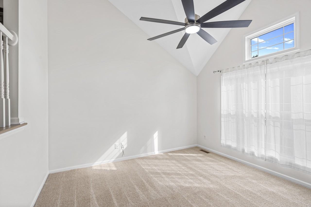 1220 Ne Applewood St #NA - Photo 5 of 38