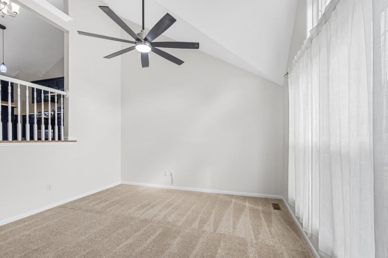 1220 Ne Applewood St #NA - Photo 6 of 38