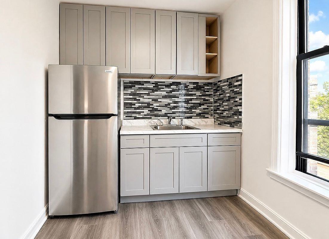952 Saint Marks Ave #5B - Photo 3 of 11