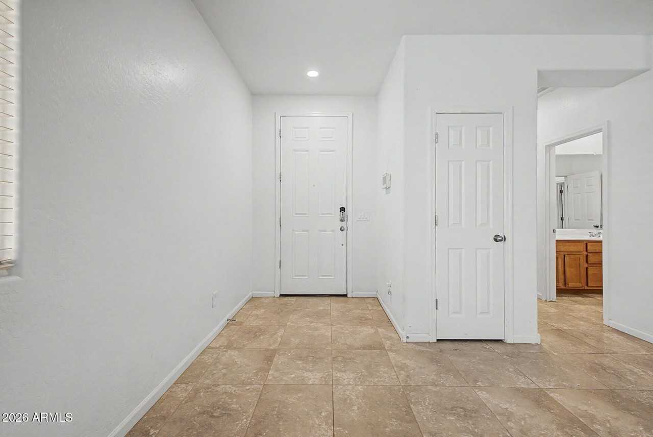 3514 E Cowboy Cove Trl - Photo 3 of 32