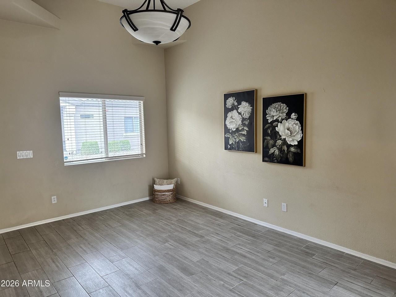 8009 W Beck Ln - Photo 4 of 23